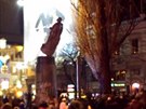 Ukrajinci strhli sochu Lenina.