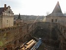 Zchátralý zámek v ervené eici na Pelhimovsku.