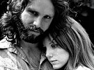Jim Morrison a Pamela Coursonová, Hollywood Hills 1970 (repro z knihy Jim...