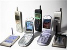 Dárky 2003: Mobilní telefon. Akoli ped deseti lety neml mobil nikdo, nyní u