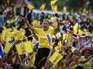Oslavy narozenin krále peruily thajské nepokoje. Oslav se zúastnili tisíce...