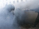 Policie se snaila demonstranty rozehnat pomocí slzného plynu. (1. 12. 2013)