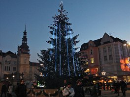 Ve kterém kraji září nejkrásnější vánoční strom? Hlasujte v anketě -  iDNES.cz