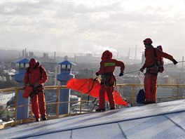 Náronému výcviku se v pátek 6. prosince podrobilo drustvo hasi-lezc v...