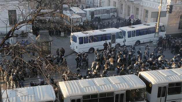 Ukrajint tkoodnci v ulicch Kyjeva (3. prosince 2013)