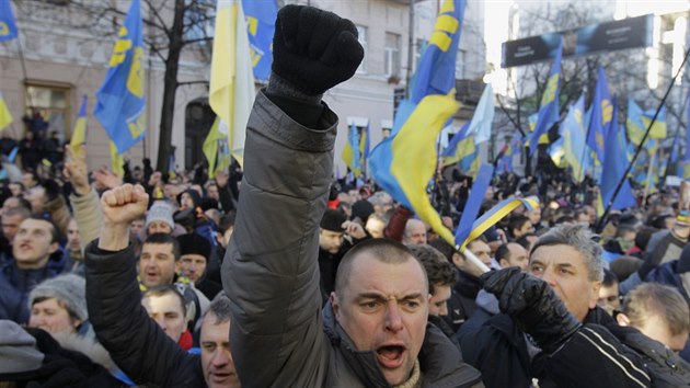 Ukrajinci protestuj proti sv vld a za integraci zem do Evropsk unie (3. prosince 2013)