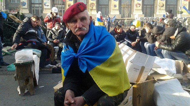 Příznivec ukrajinské strany Svoboda na kyjevské barikádě (4. prosince 2013)