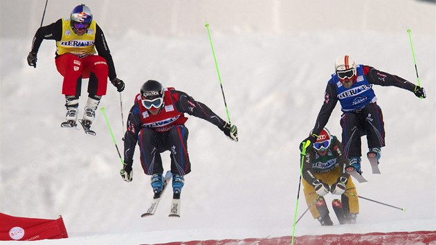 Úvodní závod Světového poháru ve skikrosu v kanadské Nakisce. Zleva: Tomáš Kraus, Jean Frederic Chapuis, Daniel Bohnacker a Jonas Devouassoux.