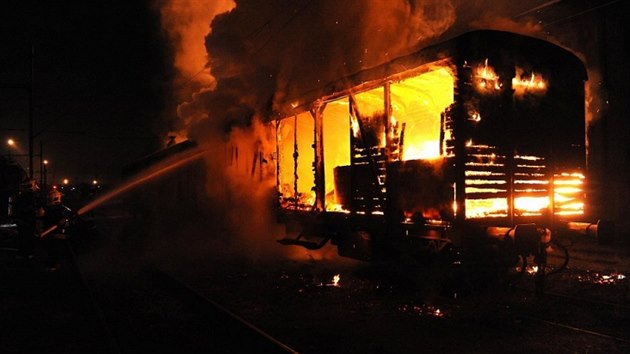 Požár vagonu na nákladovém nádraží Praha - Vršovice (3.12.2013)