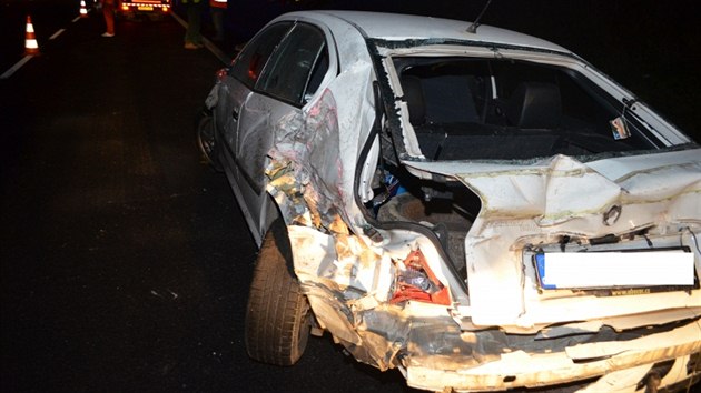 Škoda Octavia, do níž narazilo nákladní auto při nehodě na dálnici D5 (3.12.2013)