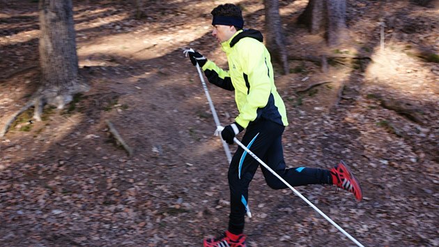 Bl�to a mokro n�s p�i nordic runningu nezpomal�.