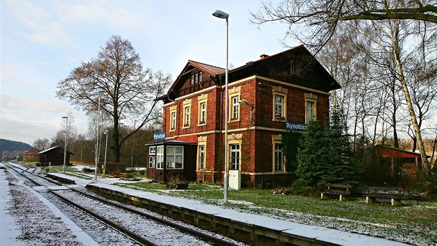 Soubor nádražních staveb představuje soubor budov Ústecko-teplické dráhy ATE z roku 1900.