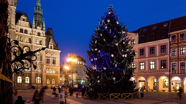 Vánoční strom na libereckém náměstí.