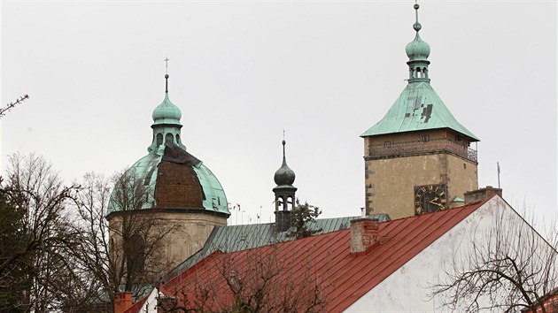 V prosinci 2013 prudký vítr utrhl z věže havlíčkobrodského kostela Nanebevzetí Panny Marie kus plechu.