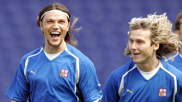 Tom Ujfalui a Pavel Nedvd pi trninku na fotbalov EURO 2004.
