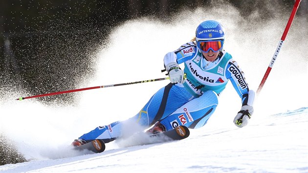 OBLAKA SNHU. vdsk lyaka Jessica Lindellov-Vikarbyov na obm slalomu Svtovho pohru v Beaver Creeku 