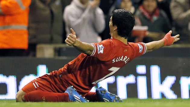 Luis Suárez slaví jeden z gól proti Norwichi. 