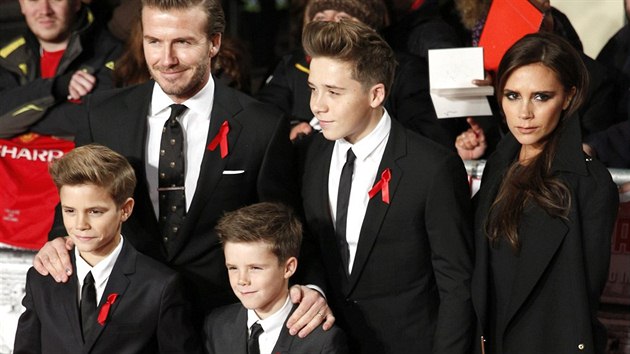 David Beckham a jeho manelka Victoria se syny (1. prosince 2013)