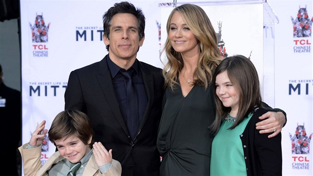 Ben Stiller, jeho manelka Christine Taylorov a dti Quin a Ella (3. prosince 2013)