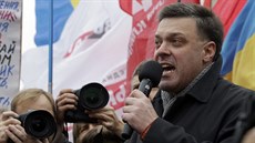 Šéf ukrajinské partaje Svoboda Oleh Tjahnybok řeční k davům v Kyjevě (5....