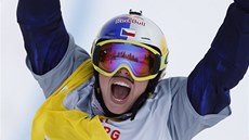 HOLKA KNÍRATÁ. eská snowboardcrosaka Eva Samková se takhle usmívala v cíli závodu Svtového poháru v rakouském Montafonu.