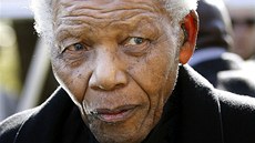 SMUTNÉ STÁÍ. Mandela ml poetnou rodinu. Z jeho esti dtí dnes ijí u jen...