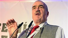 Karel Schwarzenberg obhájil 8. prosince v Praze post pedsedy na celostátním...