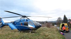 Mladík v obci Oleko proezával jmelí a spadl pi tom a z desetimetrové výky....