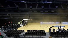 Aréna v Mexico City o zápas NBA mezi Minnesotou a San Antoniem pila vinou...