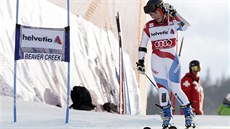 NEASTNÝ PÁD. výcarská lyaka Lara Gutová upadla a nenaváe na vítzství z...