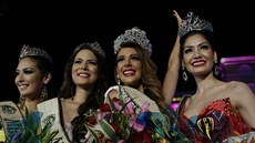 Miss Earth 2013 se stala Alyz Henrichová z Venezuely (druhá zprava) (7....