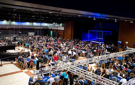 Pokerový turnaj v Hiltonu. Ilustraní foto
