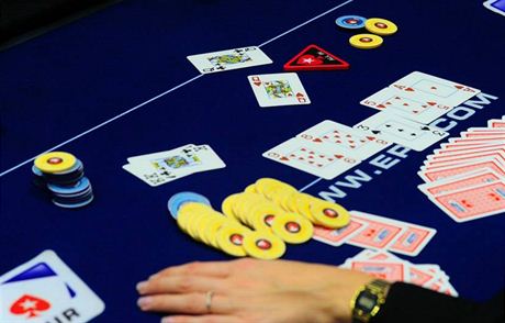 POKER. V Praze práv probíhá turnaj Eureka Poker Tour, pokraují jet dva ei.