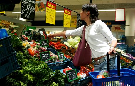 Lidé se vrací k nakupování v malých obchodech, supermarkety ztrácí. Ilustraní snímek