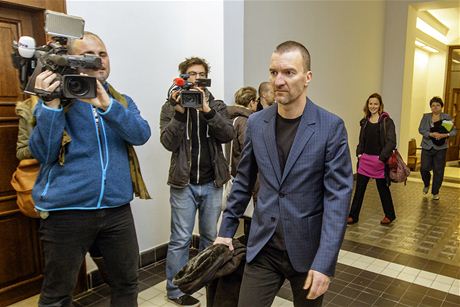 Tomá Pitr pichází na jednání Vrchního soudu v Praze. (12. prosince 2013)