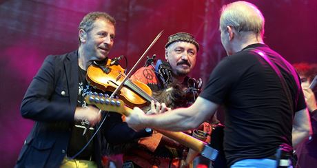 Koncert echomoru v Hradci bude mít ti ásti. "První bude spíe akustická, druhá hlunjí a tetí vyloen vánoní," íká kapelník Karel Holas.