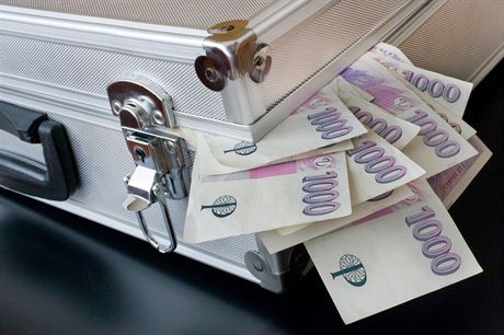 Zlodj si z kufru v aut odnesl 260 tisíc korun. Ilustraní snímek
