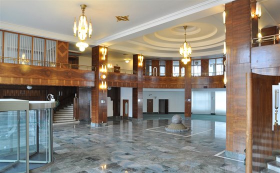 Vnitřní prostory Hotelu Palace v centru Ostravy jsou ještě zachovalé. Zájem o pronájem ale zatím není.
