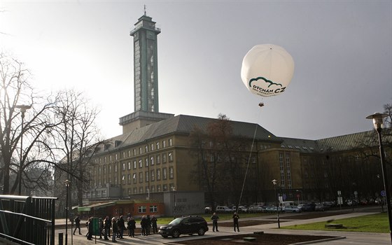 Zkouka balonu vyuívaného pro mení kodlivin v ostravském ovzduí v...