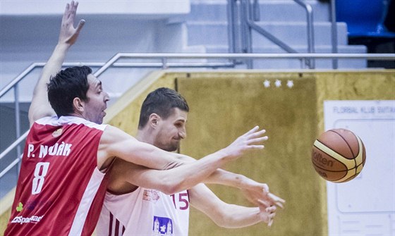 Momentka z basketbalového utkání Svitavy - Jindichv Hradec.