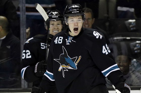 Tomá Hertl zahájil sezonu v NHL skvle, má vak zdravotní potíe