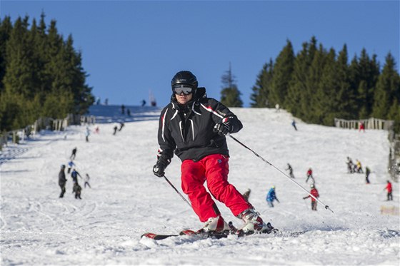 Užívání přileb při lyžování nesnížilo počet zranění mozku, napsal v souvislosti se zraněním Schumachera americký deník New York Times.