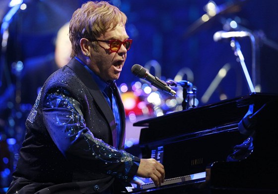 Elton John vystoupil 18.12. 2013 v praské O2 arén.