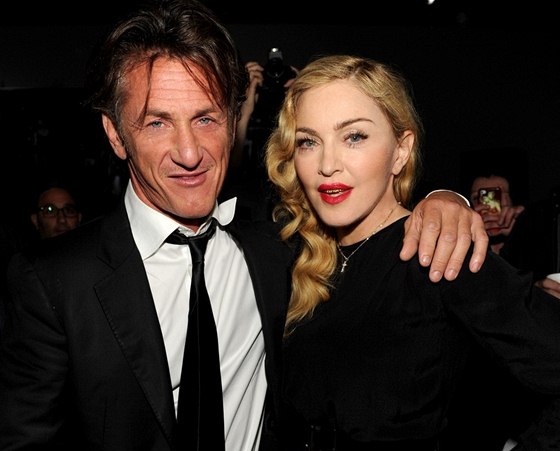 Bývalí manelé Madonna a Sean Penn si opt dobe rozumjí.