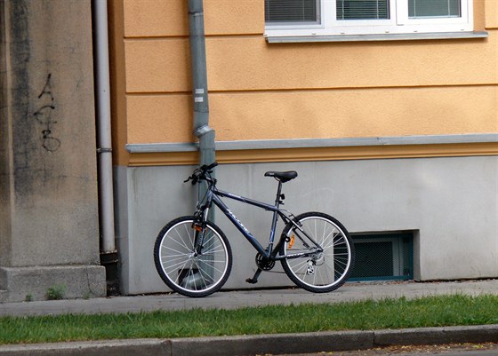 Nezamčené kolo zmizelo v Hradci Králové přímo z ulice (ilustrační foto).