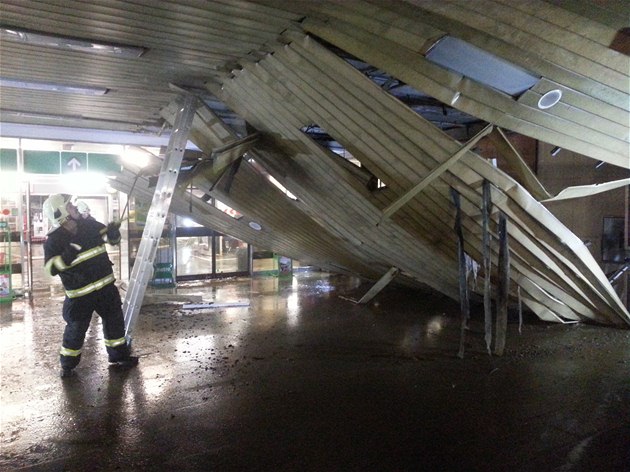 Fotogalerie: Zaplavený vestibul stanice metra Dejvická