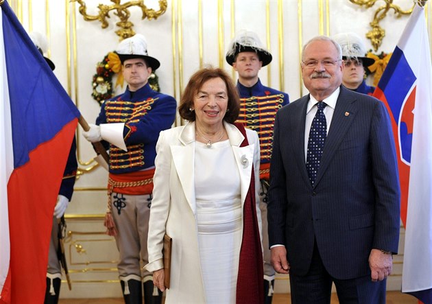 Livia Klausová se oficiáln� stala velvyslankyní na Slovensku. Funkce se ujala...