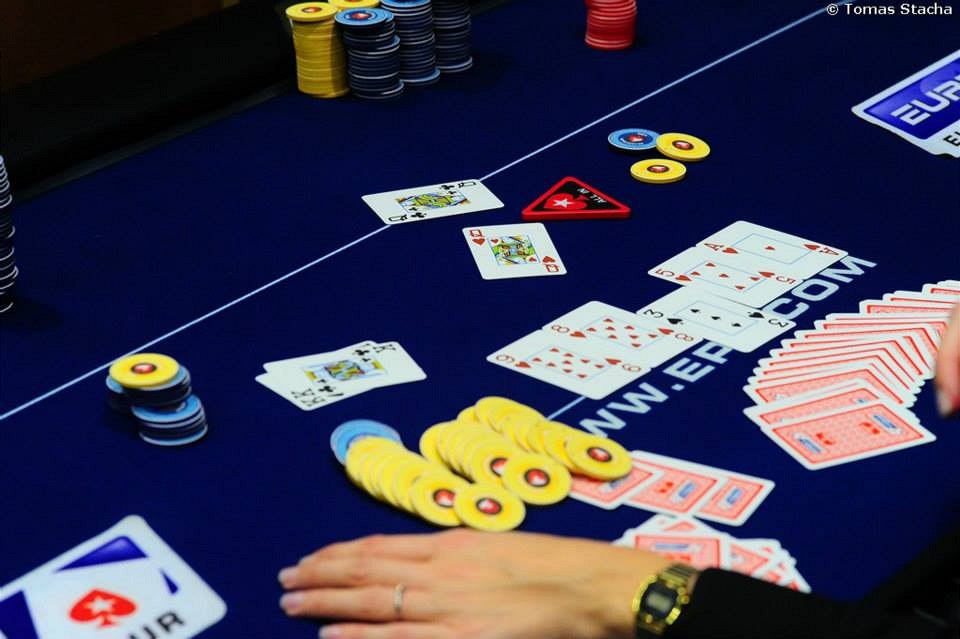 POKER. V Praze práv� probíhá turnaj Eureka Poker Tour, pokra�ují je�t� dva �e�i.