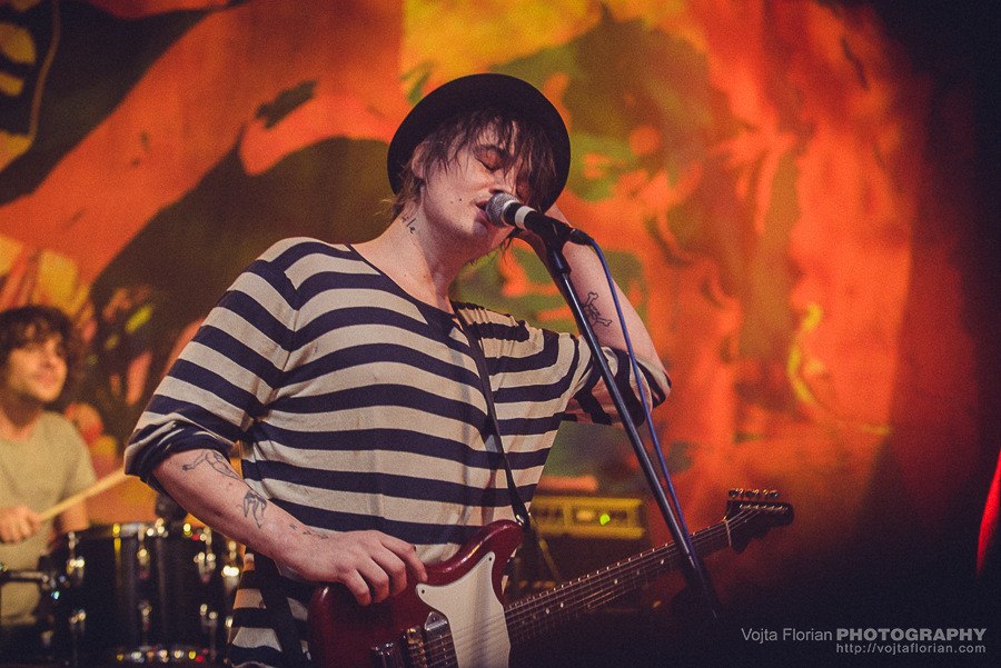 Pete Doherty a Babyshambles rozdivo�eli 9.12. 2013 pra�ský Lucerna Music Bar.