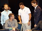 SEDÍ  NA MÍST. Sportovní celebrity hrají v Praze pokerový turnaj.